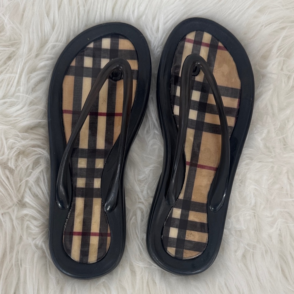 Burberry Vintage Classic Plaid Women's Flip Flops - Black Straps